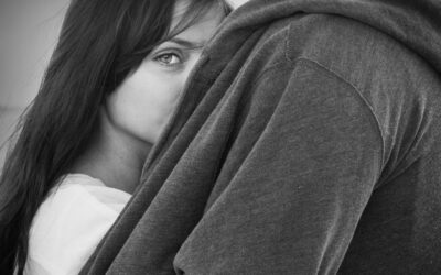 IL LINGUAGGIO NON VERBALE DELLE DONNE NEL CORTEGGIAMENTO